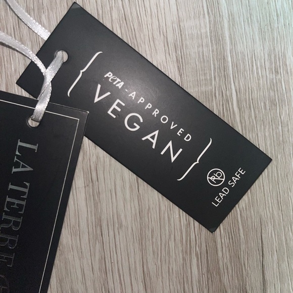 La Terre Vegan Blush Crossbody Bag - Picture 6 of 11